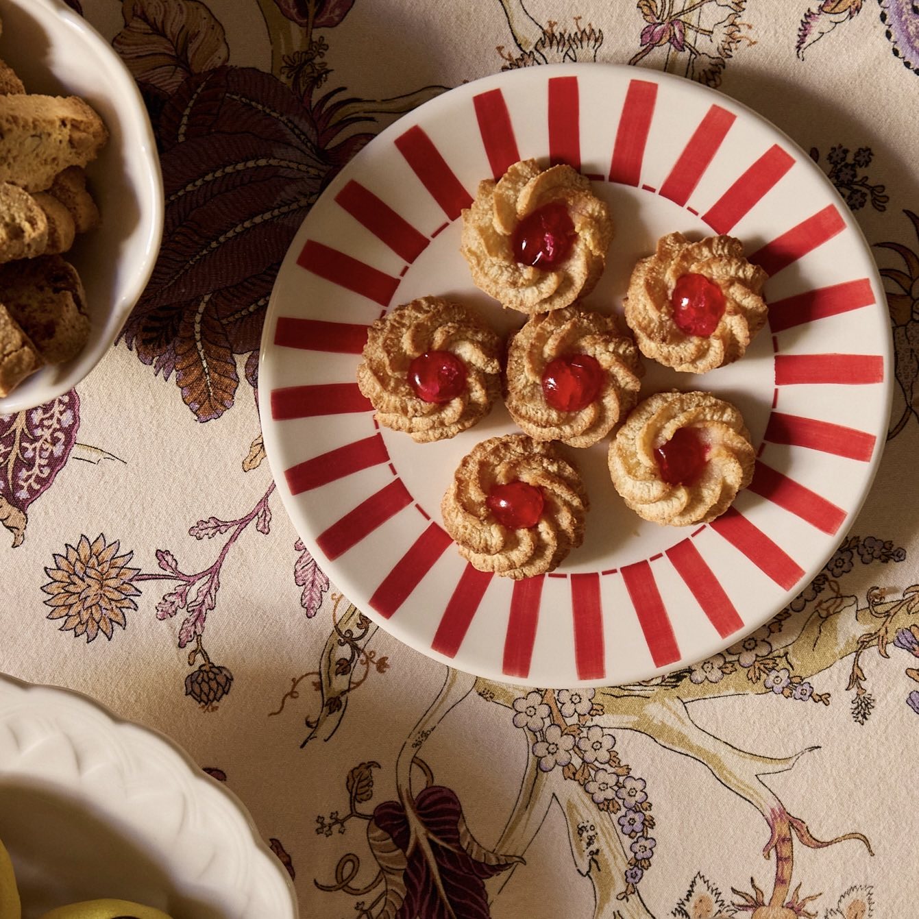 Piatto laterale a strisce rosse