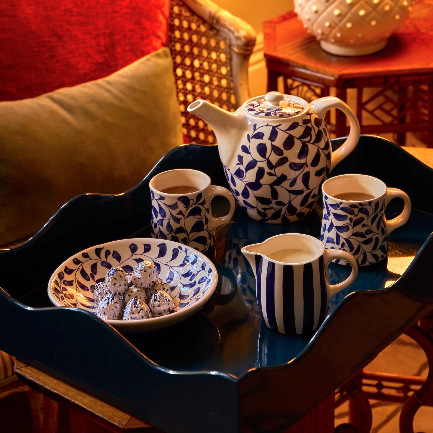 Teiera a forma di pergamena blu navy