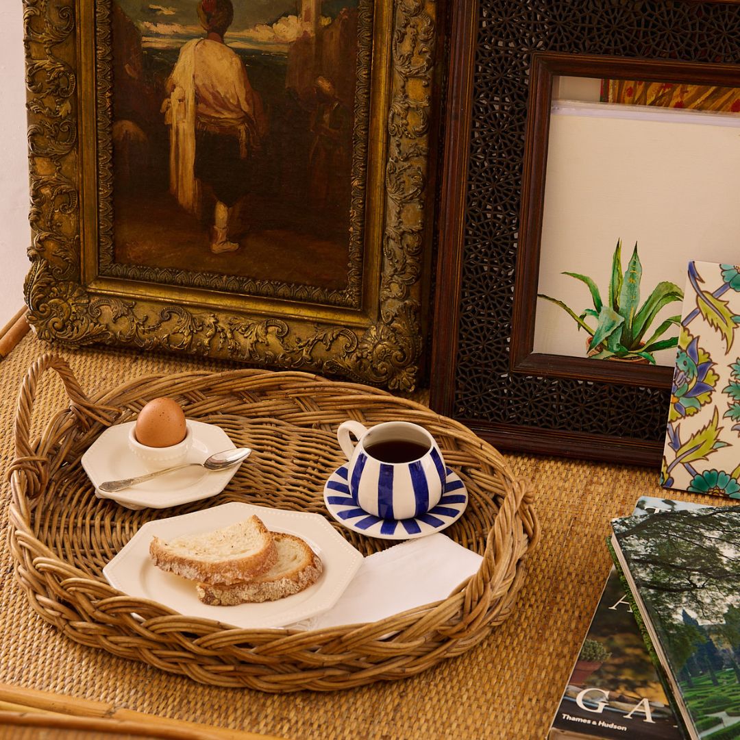 Tazza da caffè e piattino a righe blu navy