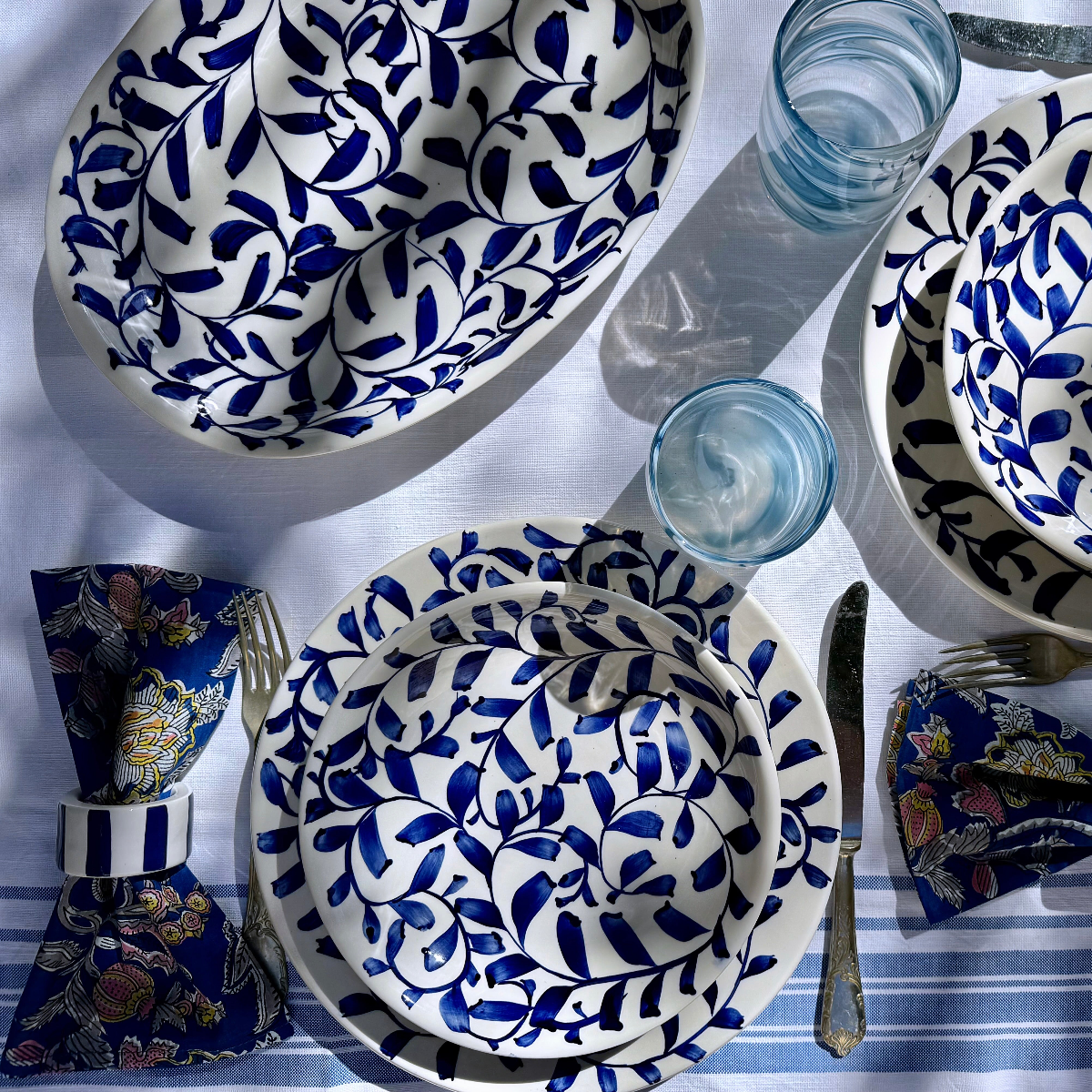 Piccolo vassoio ovale con pergamena blu navy