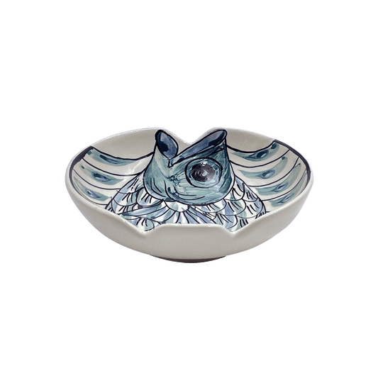 Ciotola di arachidi con pesce Romina blu