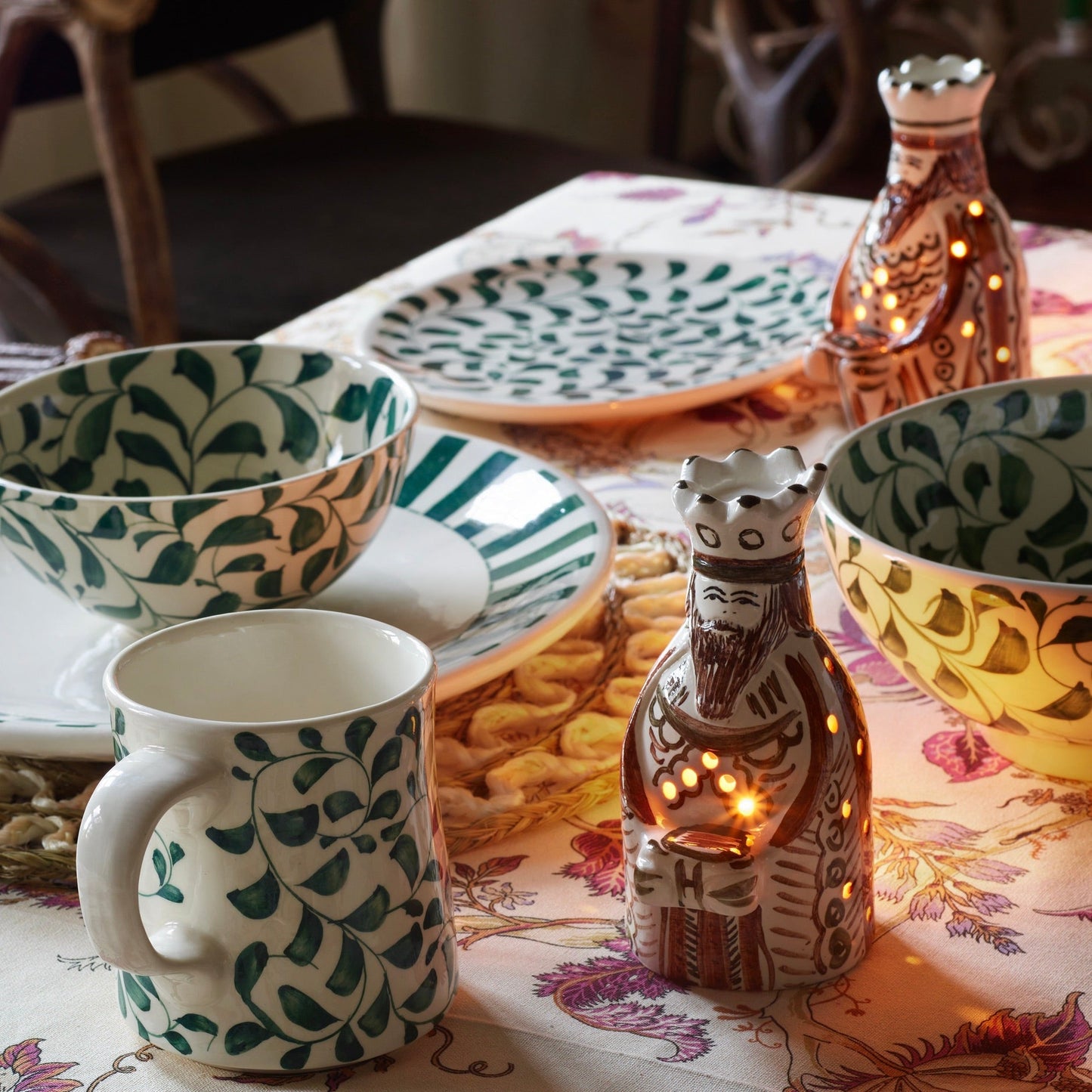 Tazza con pergamena verde